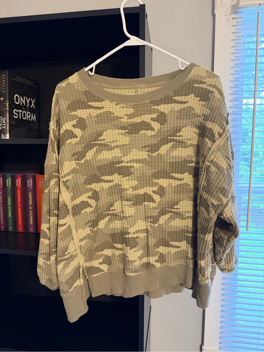 American Eagle Outfitters Olive Green Camouflage Waffle Knit Sweatshirt